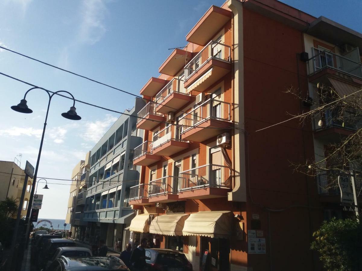 Casa Floridea -Mediterranea Sicilia Apt Cefalù Exterior foto